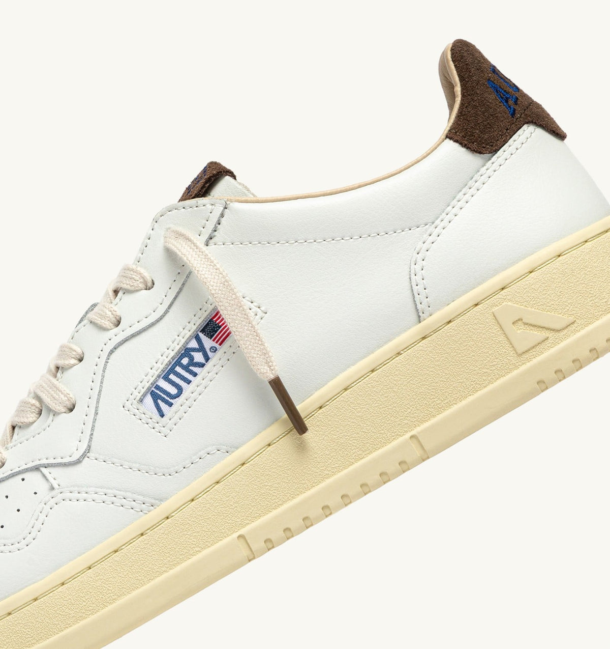AUTRY MEDALIST LOW SNEAKERS IN WHITE LEATHER AND CHOCOLATE CHIP SUEDE