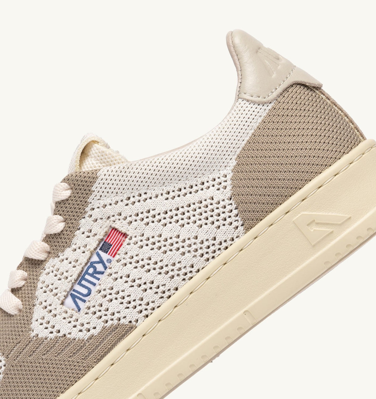 AUTRY MEDALIST EASEKNIT LOW SNEAKERS IN IVORY WHITE AND PELICAN KNIT