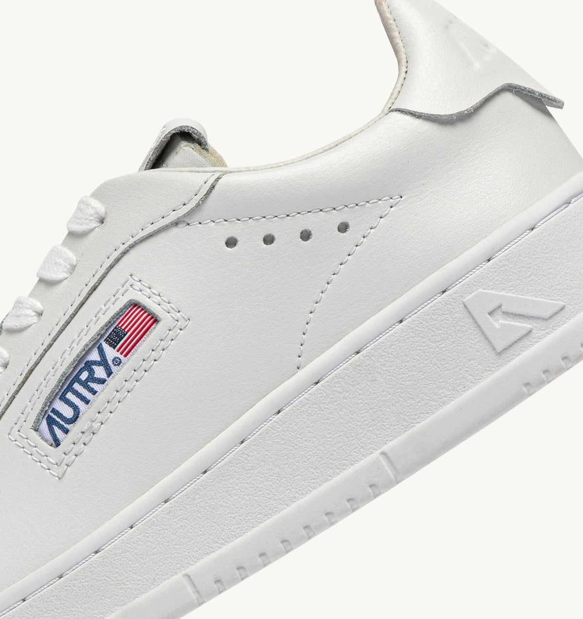 AUTRY DALLAS LOW SNEAKERS IN WHITE LEATHER