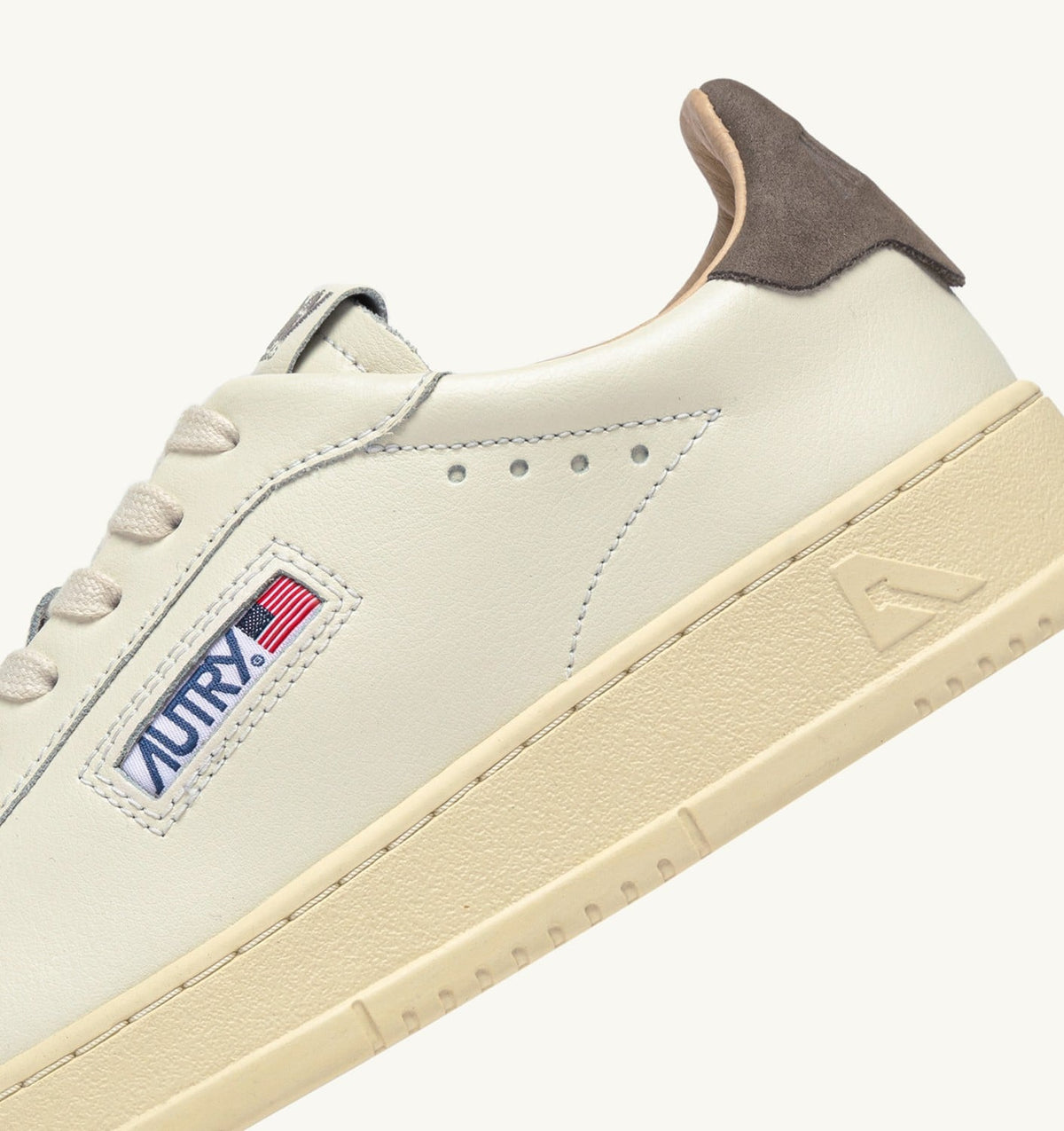 AUTRY DALLAS LOW SNEAKERS IN MARSHMALLOW AND MOREL LEATHER