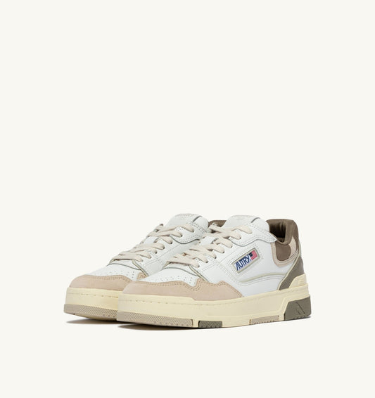AUTRY SNEAKERS CLC LOW IN WHITE PELICAN AND COVERT GREEN LEATHER AND SUEDE
