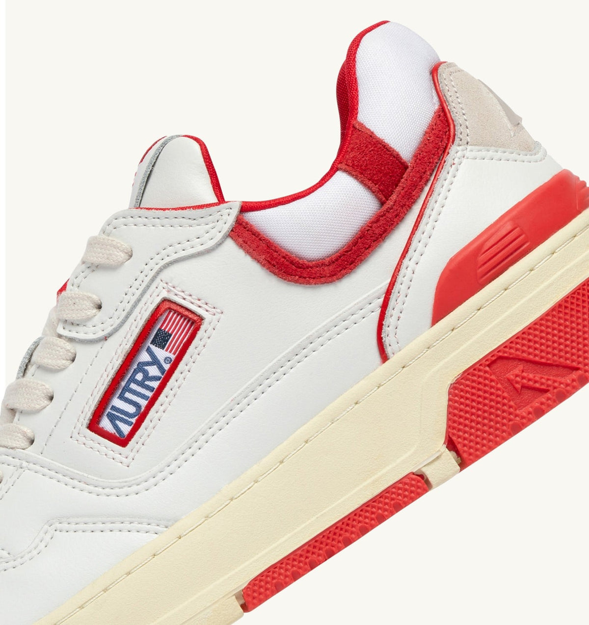 AUTRY SNEAKERS CLC LOW IN WHITE AND VIRGIN RED LEATHER