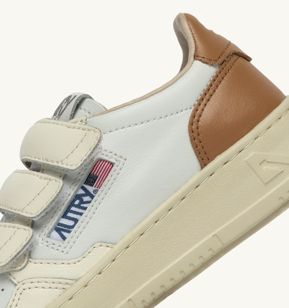 AUTRY MEDALIST LOW KIDSTRIPES SNEAKERS IN LEATHER COLOR WHISPER WHITE IVORY WHITE AND BROWN SUGAR