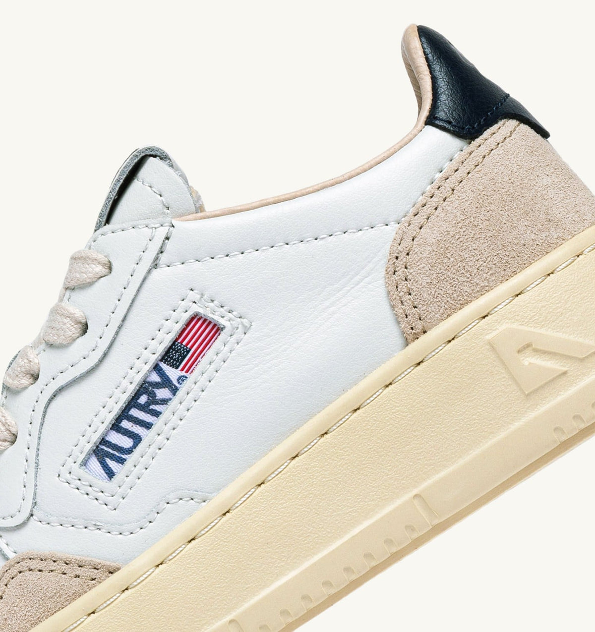 AUTRY MEDALIST KIDS LOW SNEAKERS IN WHITE AND BLUE SPACE SUEDE