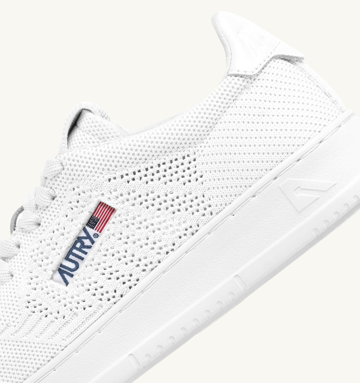 AUTRY MEDALIST EASEKNIT LOW SNEAKERS IN WHITE KNIT