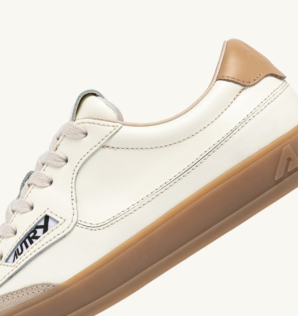 AUTRY WINDSCAPE LOW SNEAKERS IN MARSHMALLOW AND TAN LEATHER