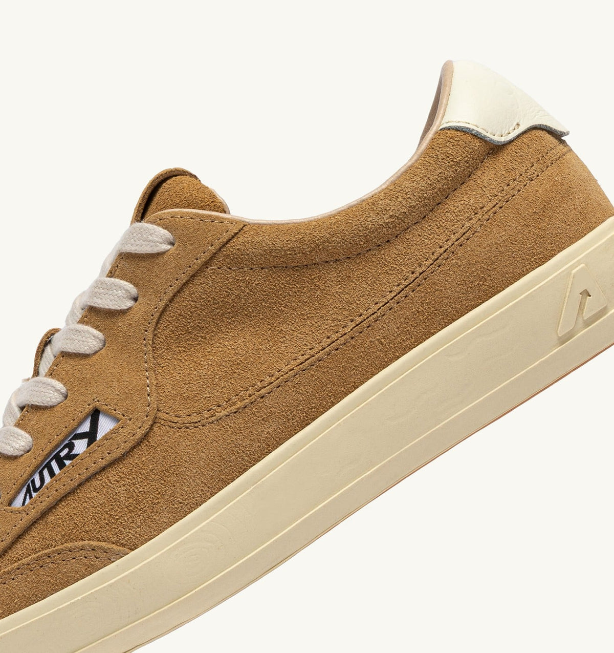 AUTRY WINDSCAPE LOW SNEAKERS IN COPPER BROWN AND MARSHMALLOW SUEDE