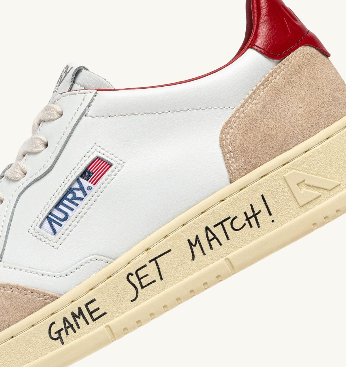 AUTRY MEDALIST LOW SNEAKERS IN WHITE AND RED SUEDE AND LEATHER WITH LETTERING