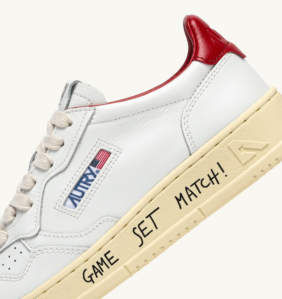 AUTRY MEDALIST LOW SNEAKERS IN WHITE AND RED LEATHER WITH LETTERING