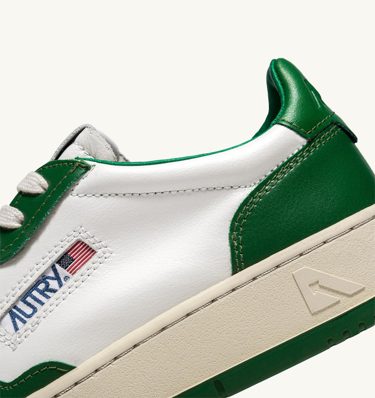 AUTRY MEDALIST LOW BICOLOR SNEAKERS IN WHITE AND GREEN LEATHER