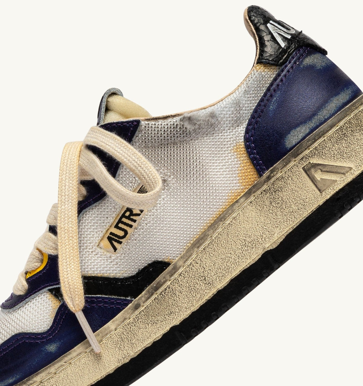 AUTRY MEDALIST LOW SUPER VINTAGE SNEAKERS IN WHITE AND TANZANITE LEATHER AND DRAGON MESH