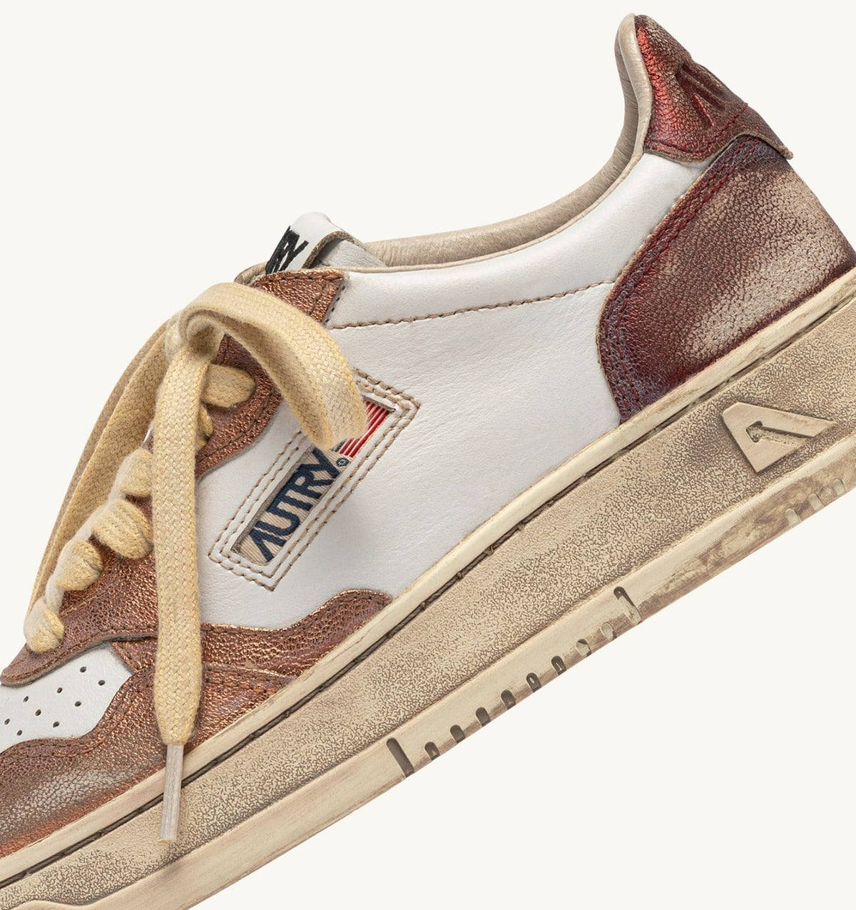 AUTRY MEDALIST LOW SUPER VINTAGE SNEAKERS IN RISING SUN AND JASPER LEATHER