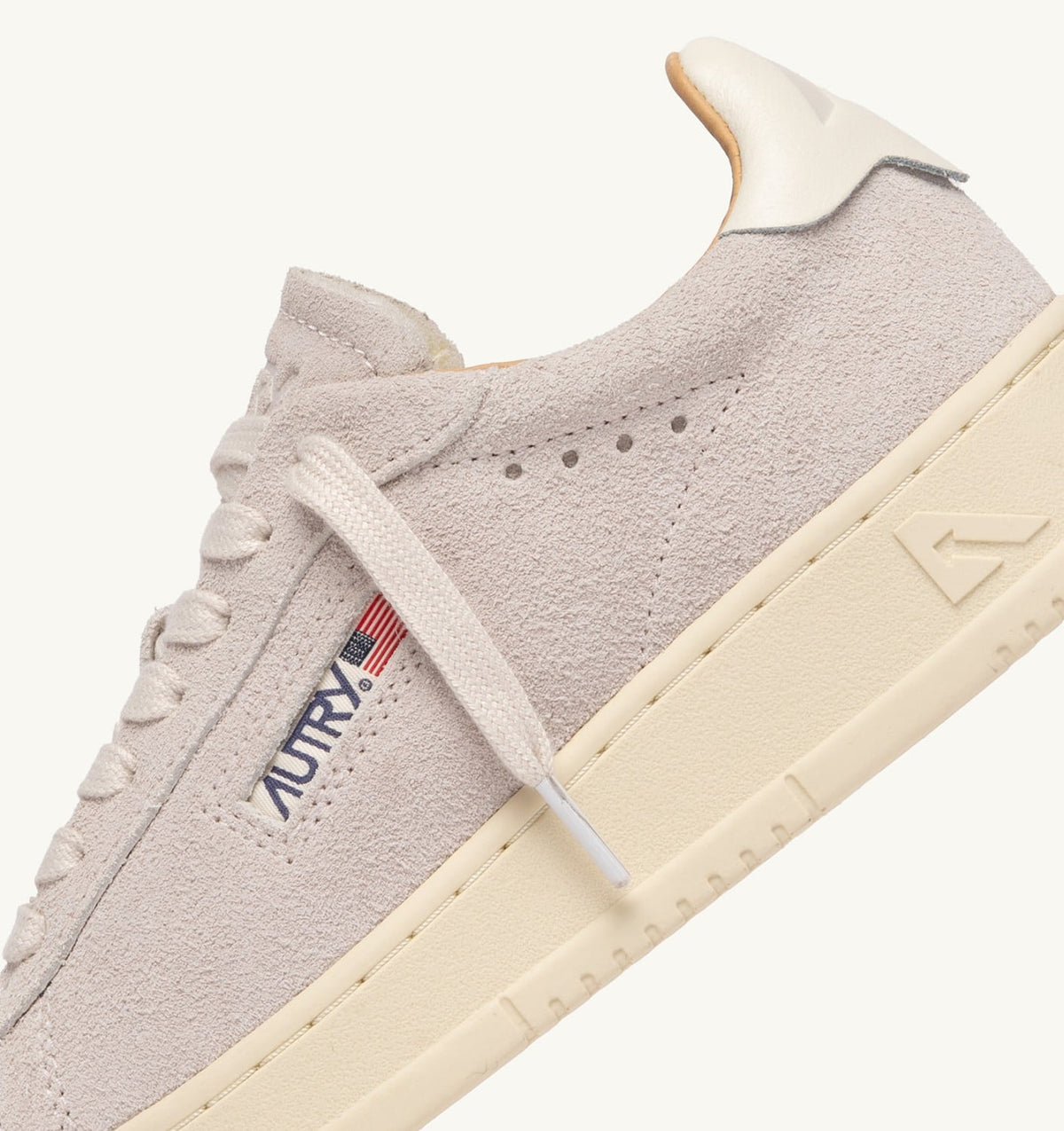 AUTRY DALLAS LOW SNEAKERS IN WHITE SUEDE