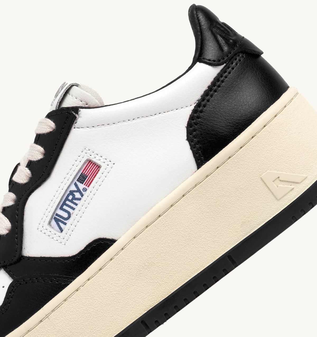 AUTRY MEDALIST PLATFORM SNEAKERS IN WHITE AND BLACK LEATHER
