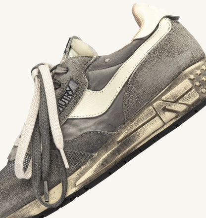AUTRY REELWIND SUPER VINTAGE SNEAKERS IN WHITE AND BLACK SUEDE AND NYLON