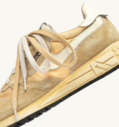 AUTRY REELWIND SUPER VINTAGE SNEAKERS IN YOLK YELLOW AND WHITE SUEDE AND NYLON