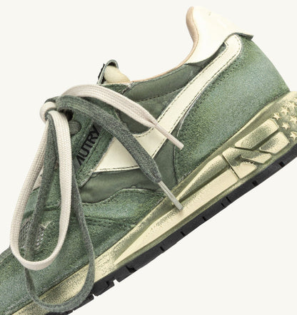 AUTRY REELWIND SUPER VINTAGE SNEAKERS IN LEPRECHAUN AND WHITE SUEDE AND NYLON