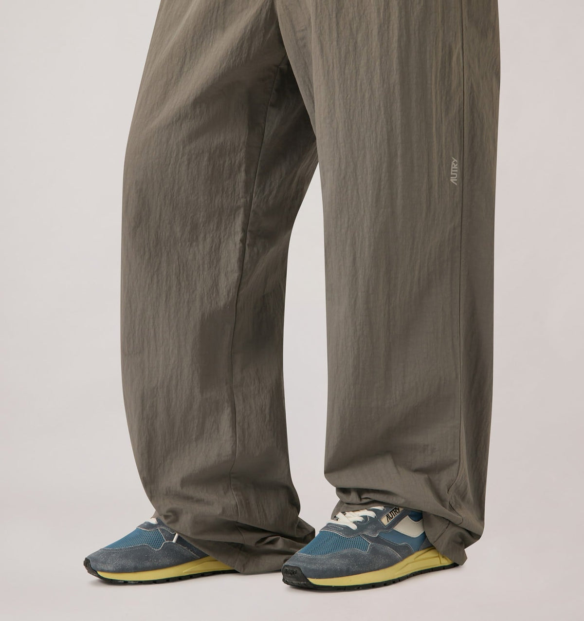 AUTRY REELWIND LOW SNEAKERS IN WHITE AND SKY SUGAR NYLON AND SUEDE