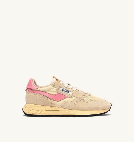 AUTRY REELWIND LOW SNEAKERS IN ECRU AND GERANIUM PINK NYLON AND SUEDE