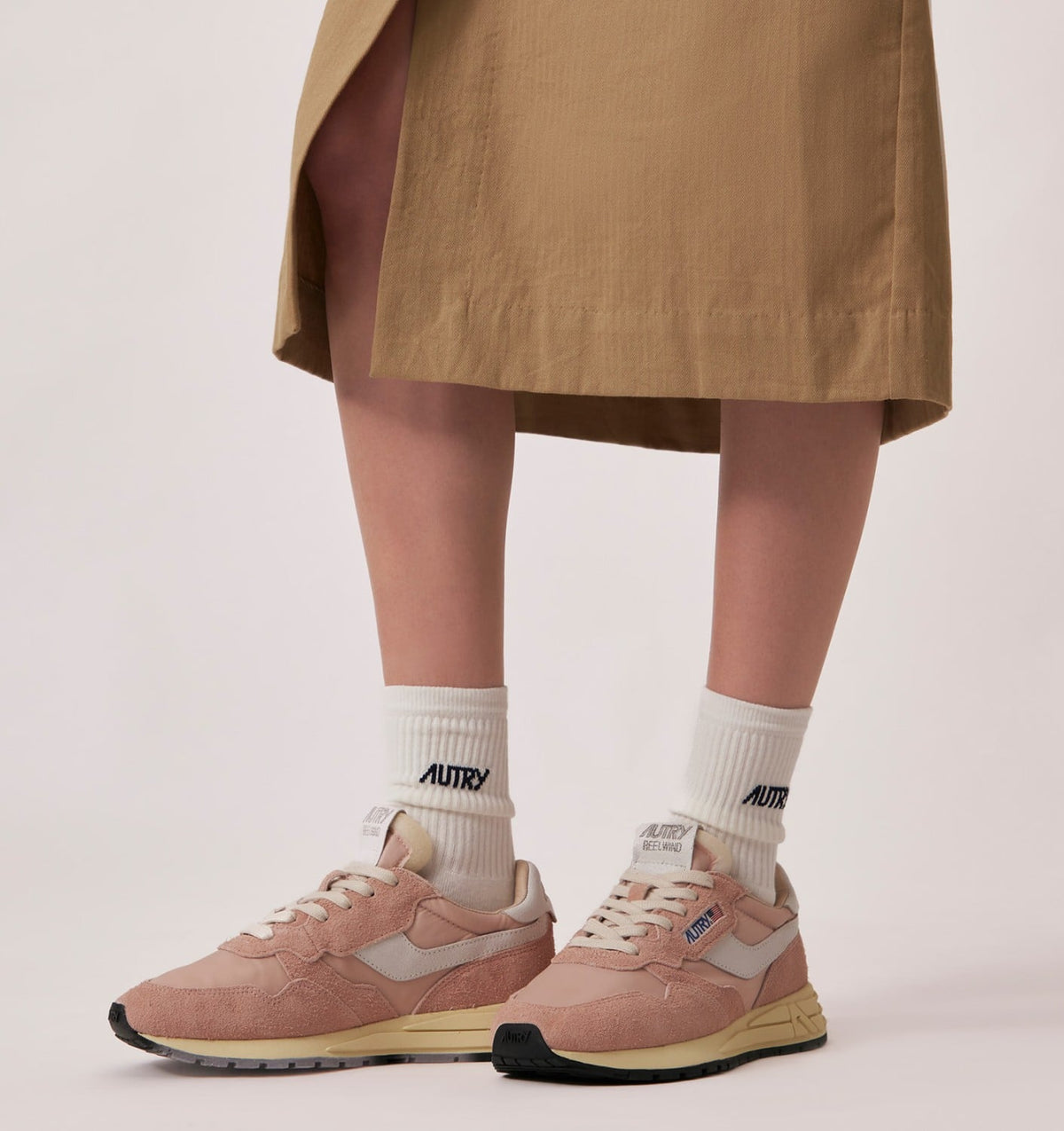 AUTRY REELWIND LOW SNEAKERS IN WHITE AND POWDER PINK NYLON AND SUEDE