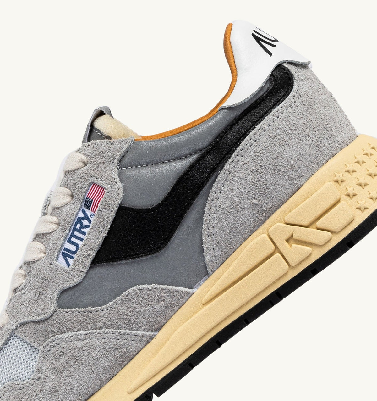 AUTRY REELWIND LOW SNEAKERS IN SAND SUEDE AND REFLECTIVE NYLON