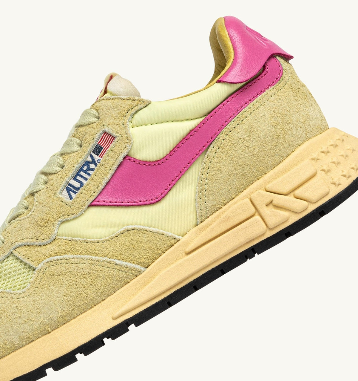 AUTRY REELWIND LOW SNEAKERS IN STRAW AND CHATEAU ROSE NYLON AND SUEDE