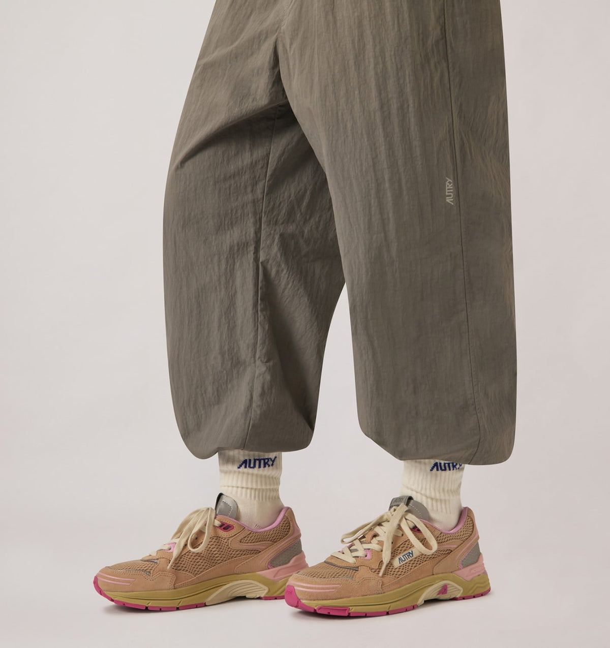 AUTRY HYPERWAY SNEAKERS IN PHARD PINK AND DOLPHIN SUEDE AND MESH