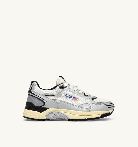 AUTRY HYPERWAY SNEAKERS IN WHITE SILVER AND BLACK SYNTHETIC LEATHER AND MESH