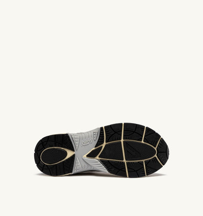 AUTRY HYPERWAY SNEAKERS IN WHISPER WHITE, PLATINUM AND BLACK SYNTHETIC LEATHER AND MESH