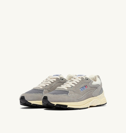 AUTRY HYPERWAY SNEAKERS IN MARSHMALLOW AND LEAD SUEDE AND MESH