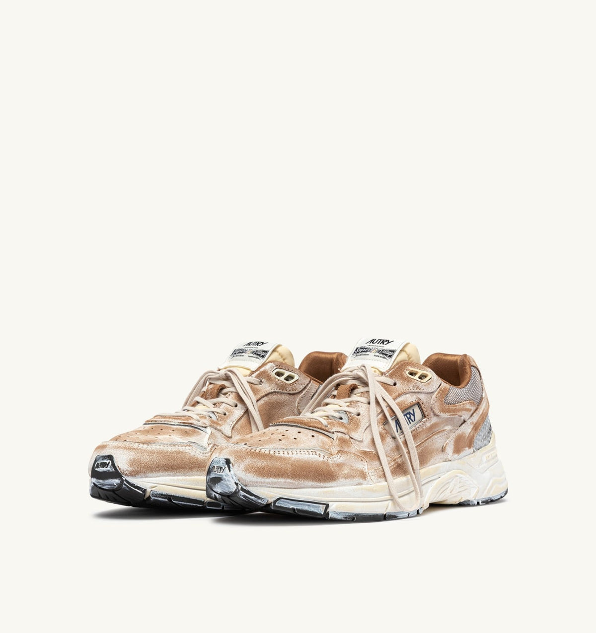 AUTRY HYPERWAY SUPER VINTAGE SNEAKERS IN MILKSHAKE AND SILVER SUEDE
