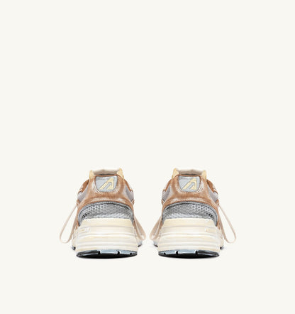 AUTRY HYPERWAY SUPER VINTAGE SNEAKERS IN MILKSHAKE AND SILVER SUEDE