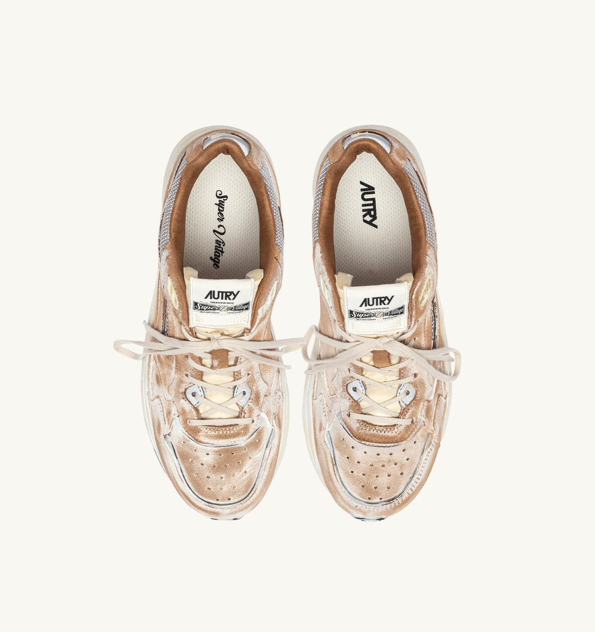 AUTRY HYPERWAY SUPER VINTAGE SNEAKERS IN MILKSHAKE AND SILVER SUEDE