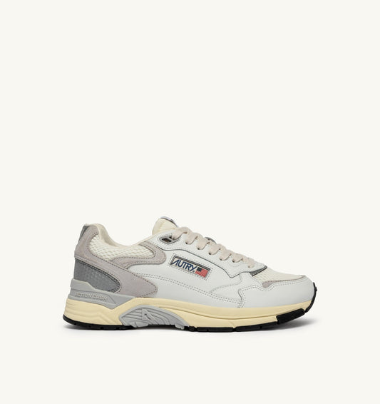 AUTRY HYPERWAY SNEAKERS IN WHITE AND GRAY LEATHER AND MESH
