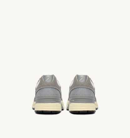 AUTRY HYPERWAY SNEAKERS IN WHITE AND LEAD GRAY MESH AND SUEDE
