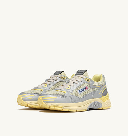 AUTRY HYPERWAY SNEAKERS IN SILVER ASPARAGUS AND LEMON MERINGUE SYNTHETIC LEATHER AND MESH