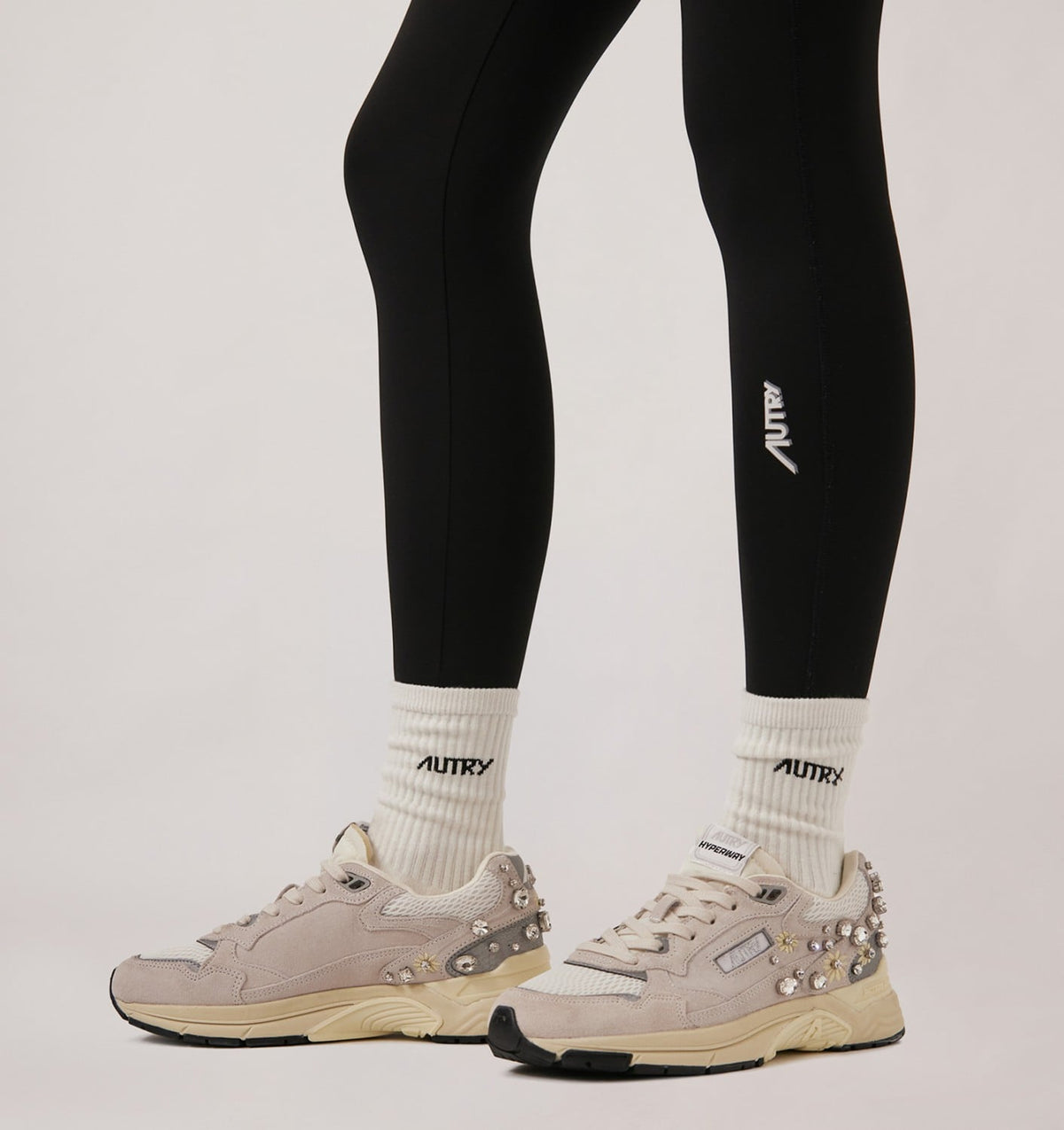 AUTRY HYPERWAY SNEAKERS IN WHITE WITH DETAILS MESH AND SUEDE