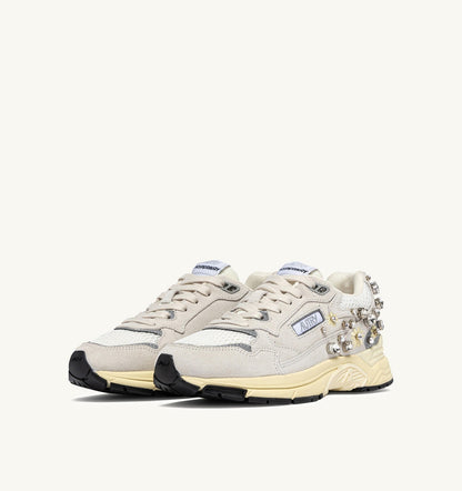 AUTRY HYPERWAY SNEAKERS IN WHITE WITH DETAILS MESH AND SUEDE