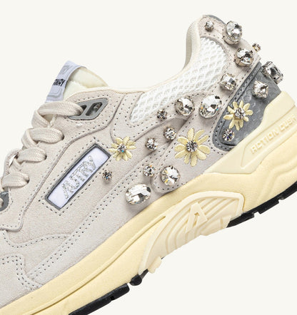 AUTRY HYPERWAY SNEAKERS IN WHITE WITH DETAILS MESH AND SUEDE