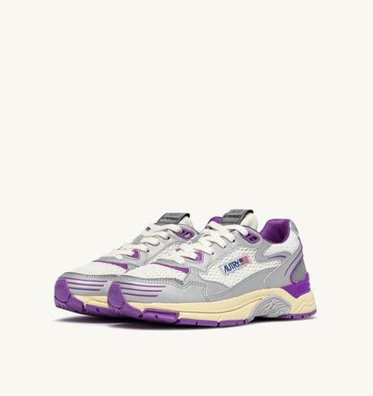 AUTRY HYPERWAY SNEAKERS IN WHITE SILVER AND DEWBERRY SYNTHETIC LEATHER AND MESH