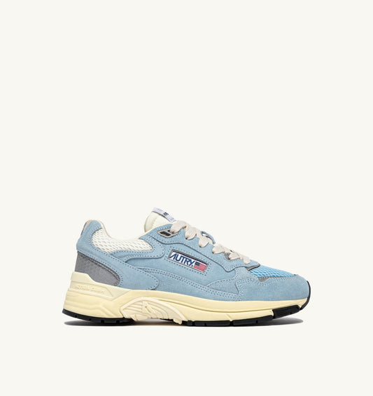 AUTRY HYPERWAY SNEAKERS IN PORTOFINO AND MARSHMALLOW MESH AND SUEDE