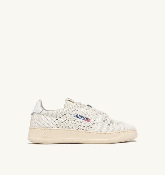 AUTRY MEDALIST EASEKNIT LOW SNEAKERS IN IVORY WHITE KNIT