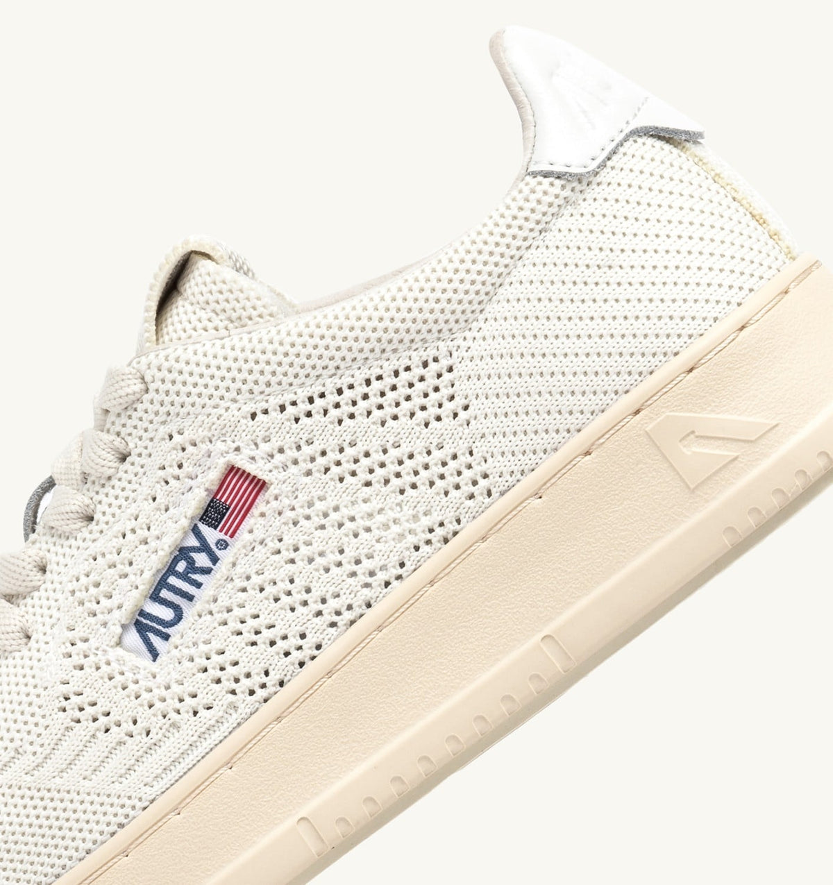 AUTRY MEDALIST EASEKNIT LOW SNEAKERS IN IVORY WHITE KNIT