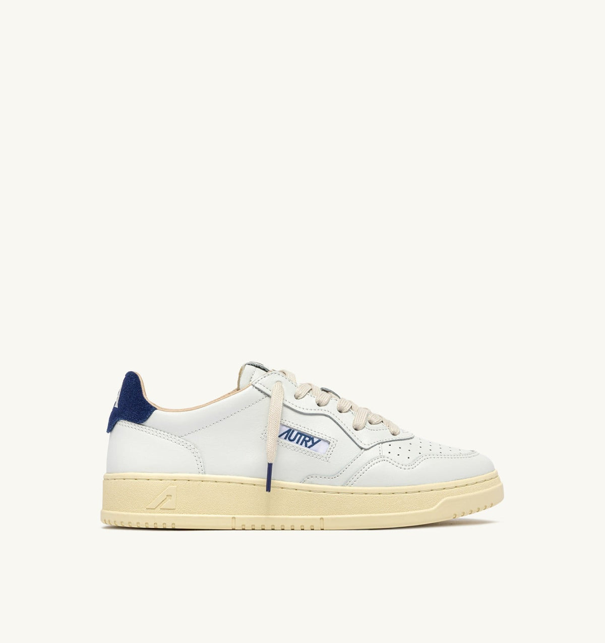 AUTRY MEDALIST LOW SNEAKERS IN WHITE LEATHER AND BLUE DEPTHS SUEDE