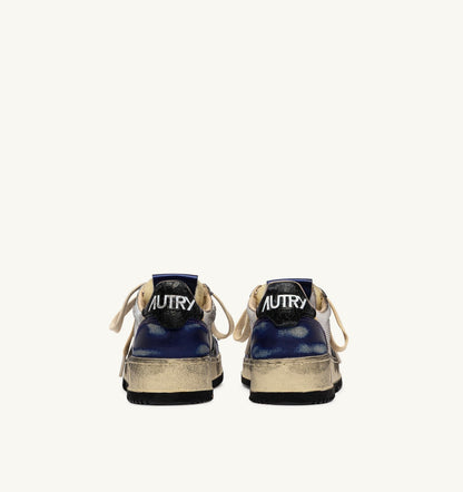 AUTRY MEDALIST LOW SUPER VINTAGE SNEAKERS IN WHITE AND TANZANITE LEATHER AND DRAGON MESH