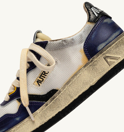 AUTRY MEDALIST LOW SUPER VINTAGE SNEAKERS IN WHITE AND TANZANITE LEATHER AND DRAGON MESH
