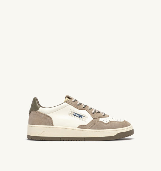 AUTRY MEDALIST LOW SNEAKERS IN COVERT GREEN AND LICORICE LEATHER AND SUEDE