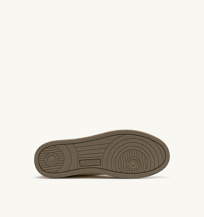 AUTRY MEDALIST LOW SNEAKERS IN COVERT GREEN AND LICORICE LEATHER AND SUEDE