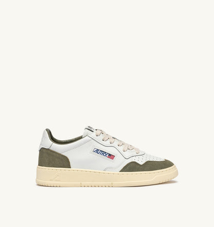 AUTRY MEDALIST LOW SNEAKERS IN WHITE LEATHER AND SMOKED GREEN SUEDE