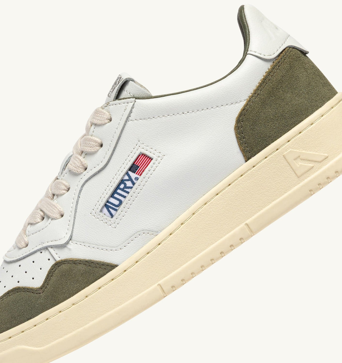 AUTRY MEDALIST LOW SNEAKERS IN WHITE LEATHER AND SMOKED GREEN SUEDE